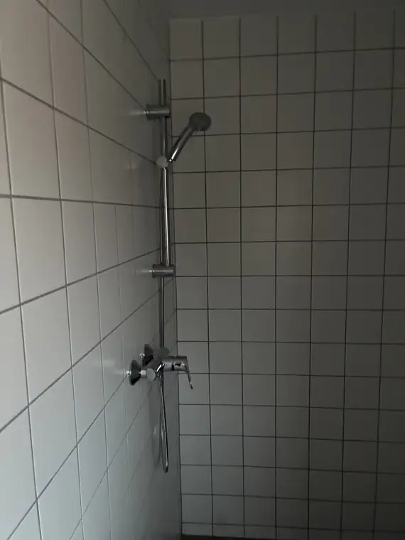 Sprchová baterie v dokončené koupelně